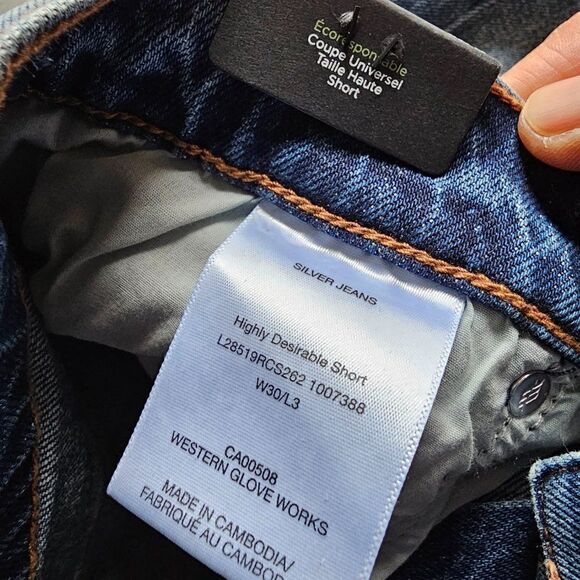 NWT SILVER JEANS HIGHLY DESIRABLE UNIVERSAL FIT HI RISE SHORT ECO FRIENDLY 30W - Picture 16 of 16